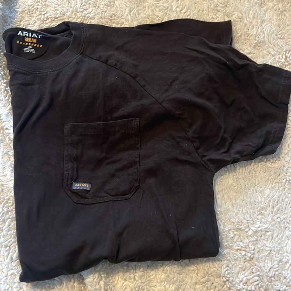 New Ariat T-shirt. Black- size Large